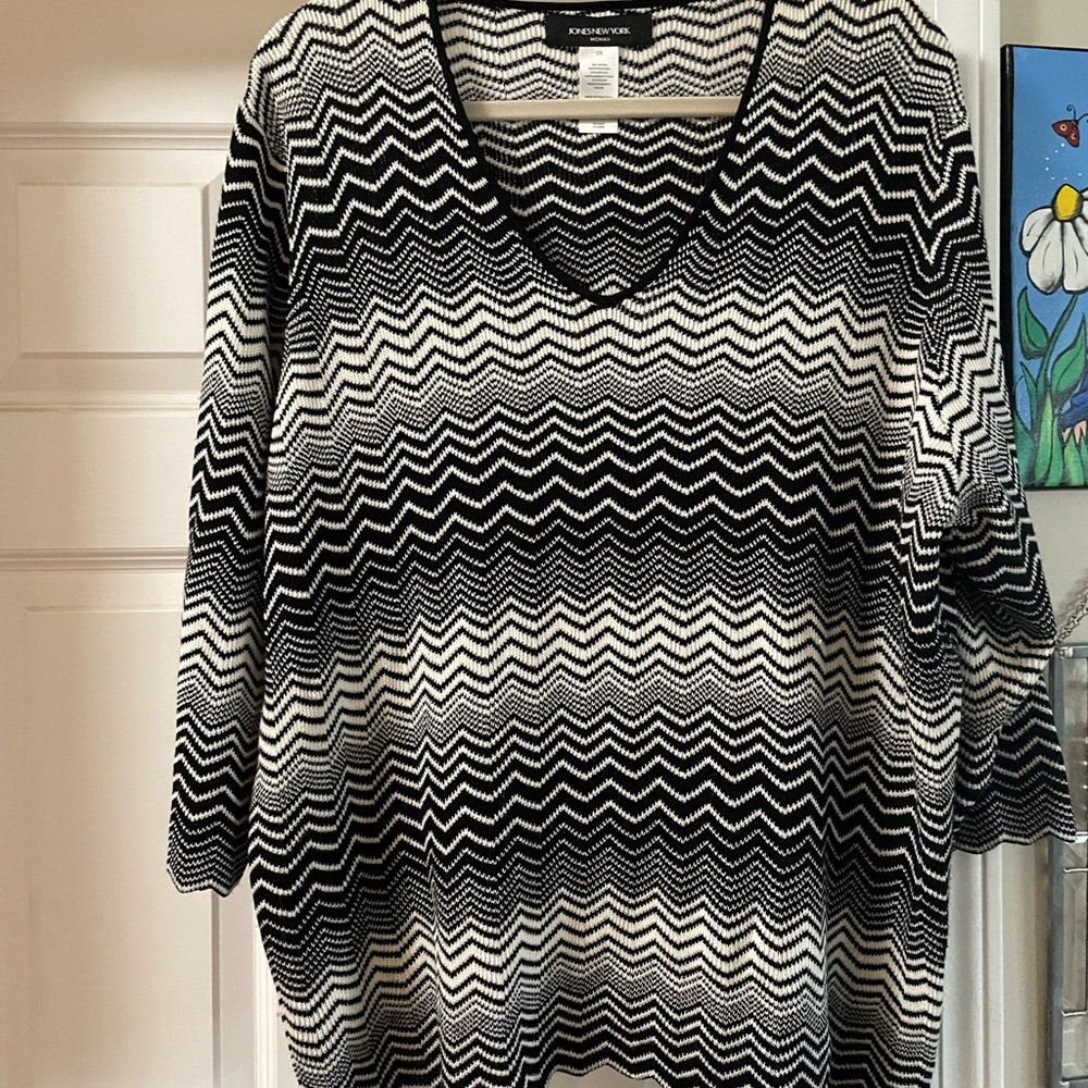 Jones New York Black and White Zigzag Sweater